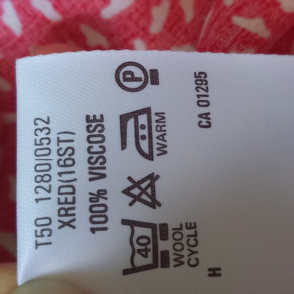 St Michael 1980s Red & White Print Skirt Modern Sz 12 Stretchy - Picture 6 of 7